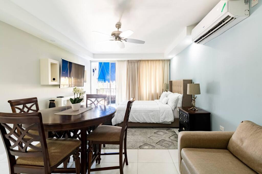 City Edge La Vie Кингстън Екстериор снимка