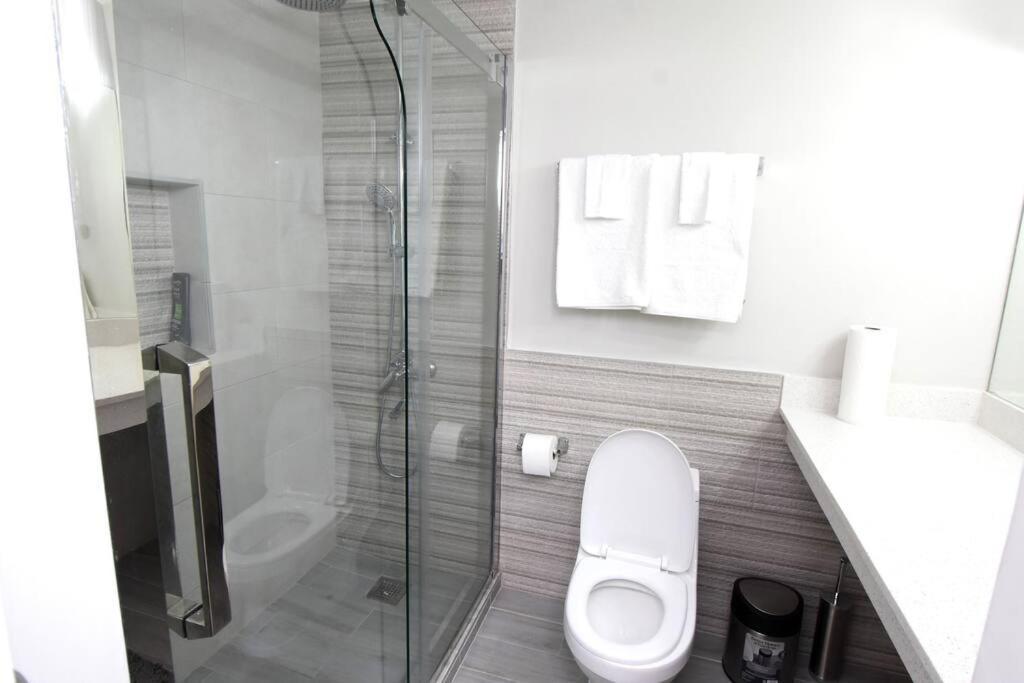 City Edge La Vie Кингстън Екстериор снимка
